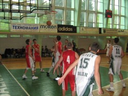 Кадетите бият "Сливен"